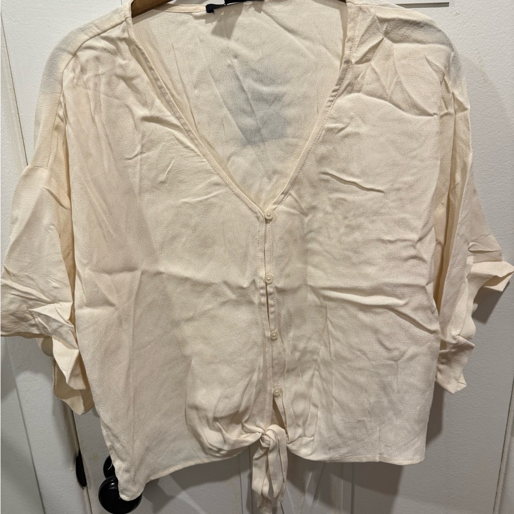 Forever 21 Cream V Neck Tie Front Blouse Size Medium